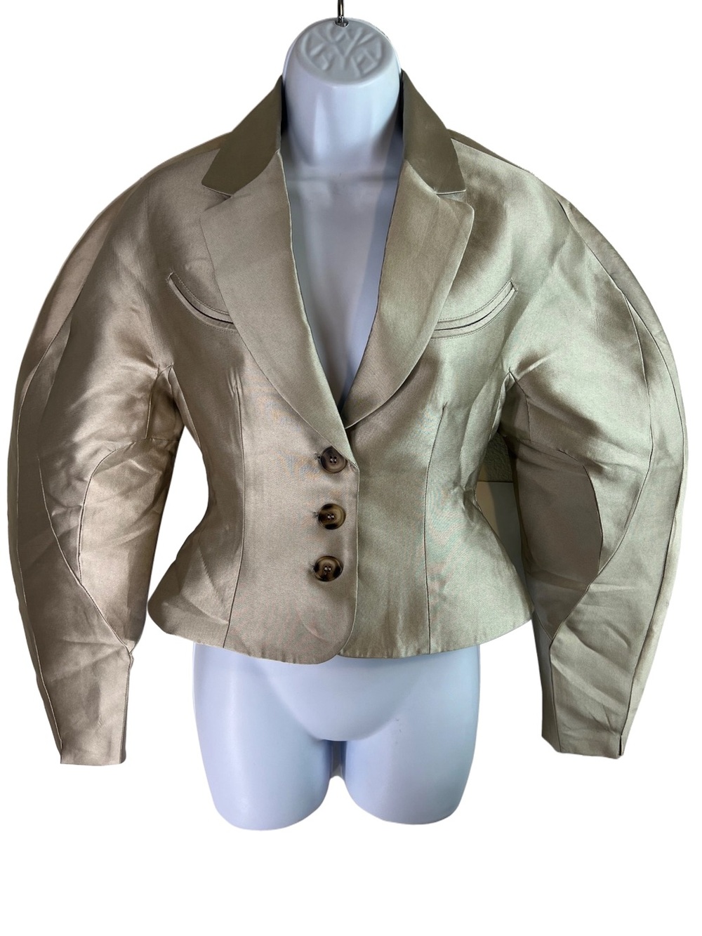 Wingfree Sculpted Silhouette Tailored Cropped Blazer Champagne Satin Jacket M